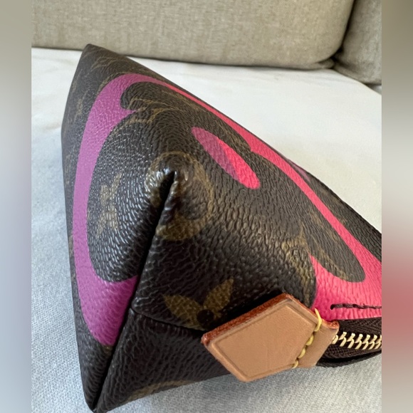 Louis Vuitton Game On Cosmetic Pouch - Picture 7 of 13